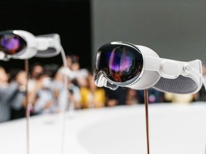 نظارة أبل الذكية الجديدة Vision Pro خلال عرضها في كاليفورنيا. 5 يونيو 2023 - Bloomberg