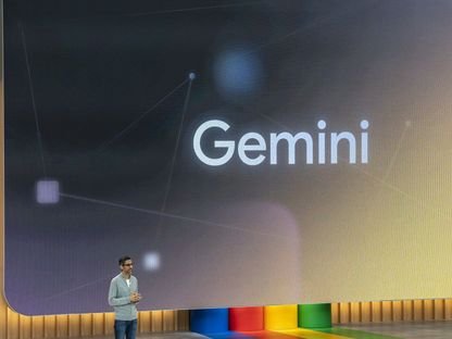 مدير جوجل سوندار بيتشاي خلال التعريف بنموذج الذكاء الاصطناعي الفائق Gemini AI خلال مؤتمر الشركة للمطورين IO 2023 السنوي - Bloomberg