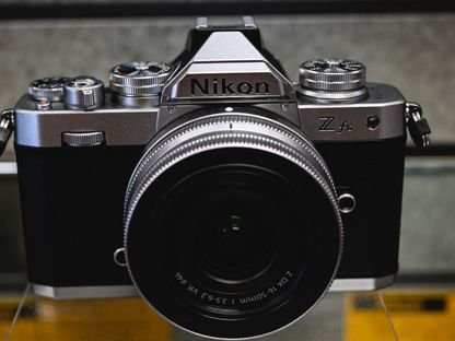 كاميرا نيكون من نوع Point&Shoot للهواة - Bloomberg