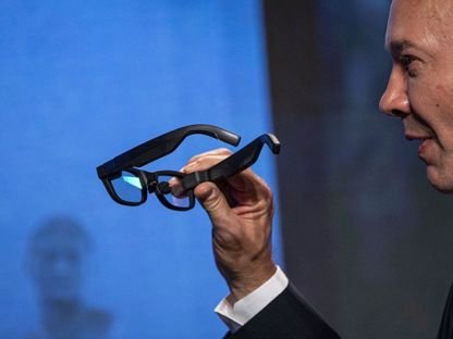 نظارة تي سي إل RayNeo X2 Lite الجديدة - Bloomberg - Bloomberg