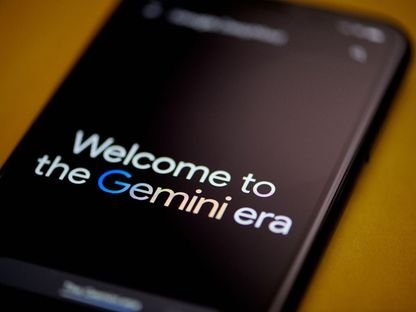 شعار منصة جوجل الذكية Gemini تظهر على شاشة أحد الأجهزة اللوحية. 9 ديسمبر 2023 - AFP - Bloomberg